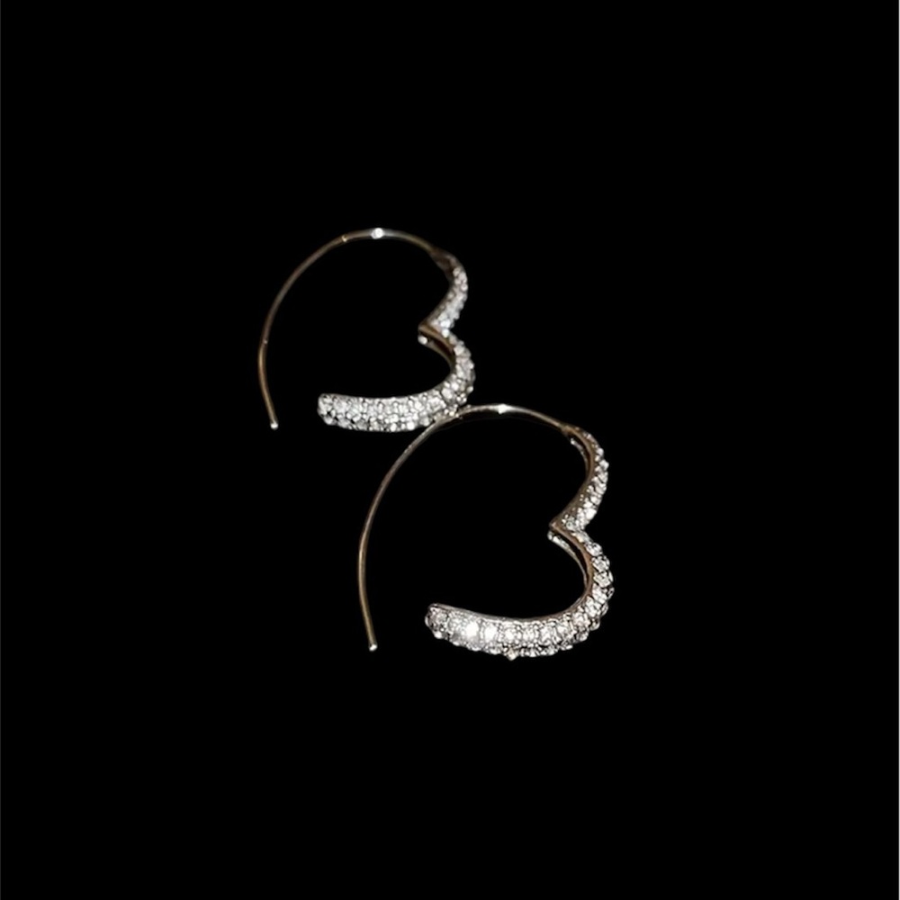 NWOT-1 Pair Sparkling Heart-Shaped Earrings - Dazzling Jewelry